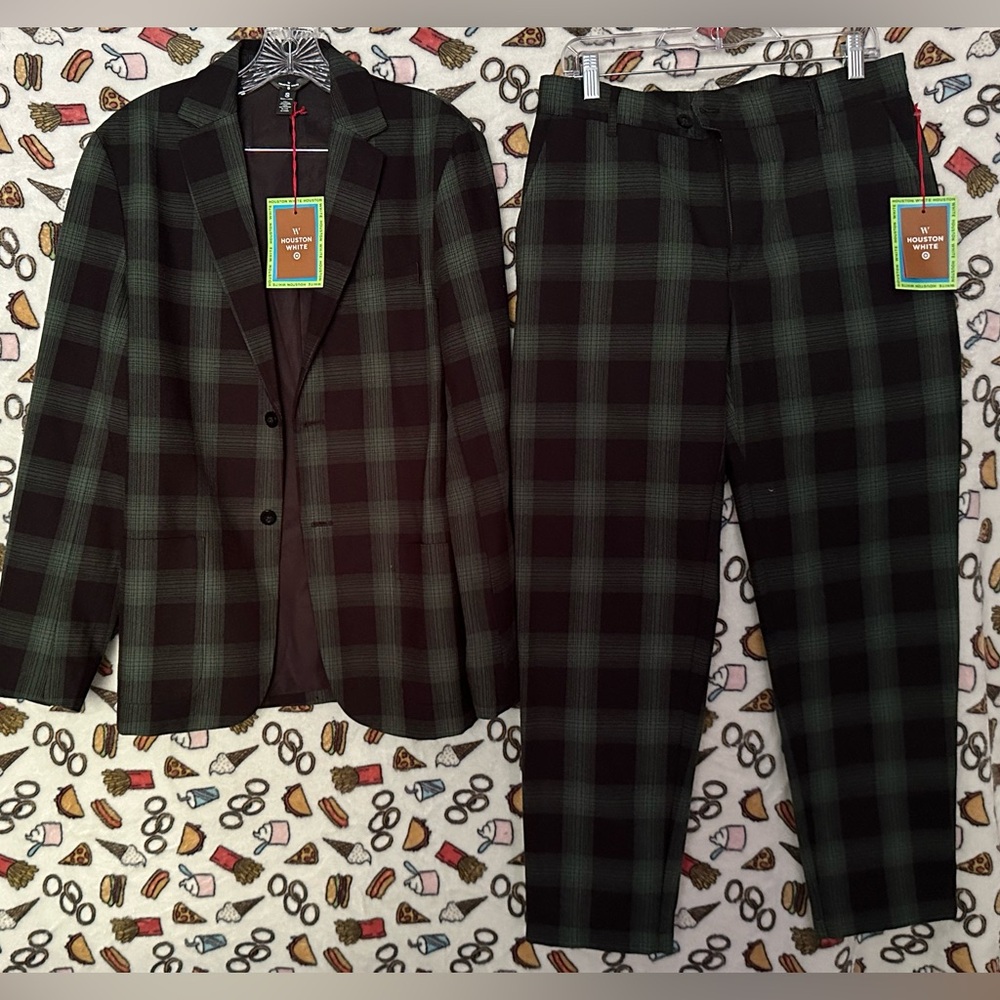 Houston White Menswear Suit. Size Small blazer and 32x32 matching trousers. NWT